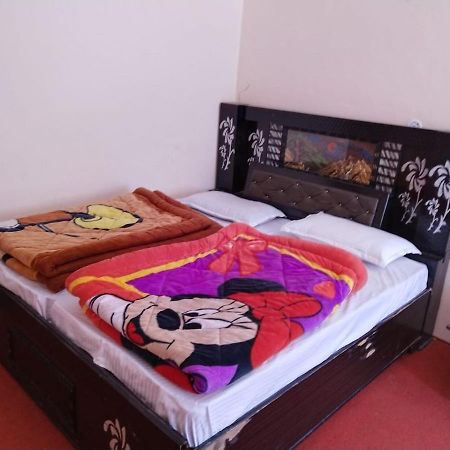 Hotel Charanpaduka Badrinath Buitenkant foto