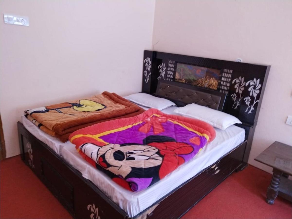 Hotel Charanpaduka Badrinath Buitenkant foto