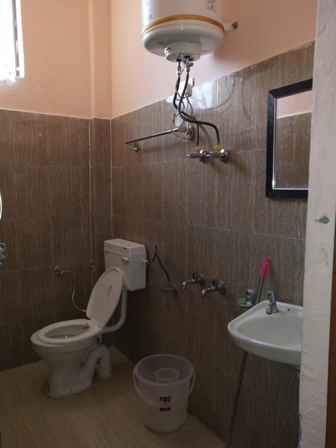 Hotel Charanpaduka Badrinath Buitenkant foto